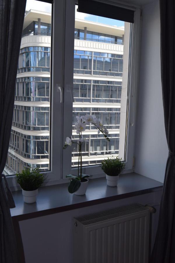 Be My Guest - Krucza Elegant Apartment - Rondo De Gaulle'A Center Of Warsaw Metro Wi-Fi Breakfast Exterior photo