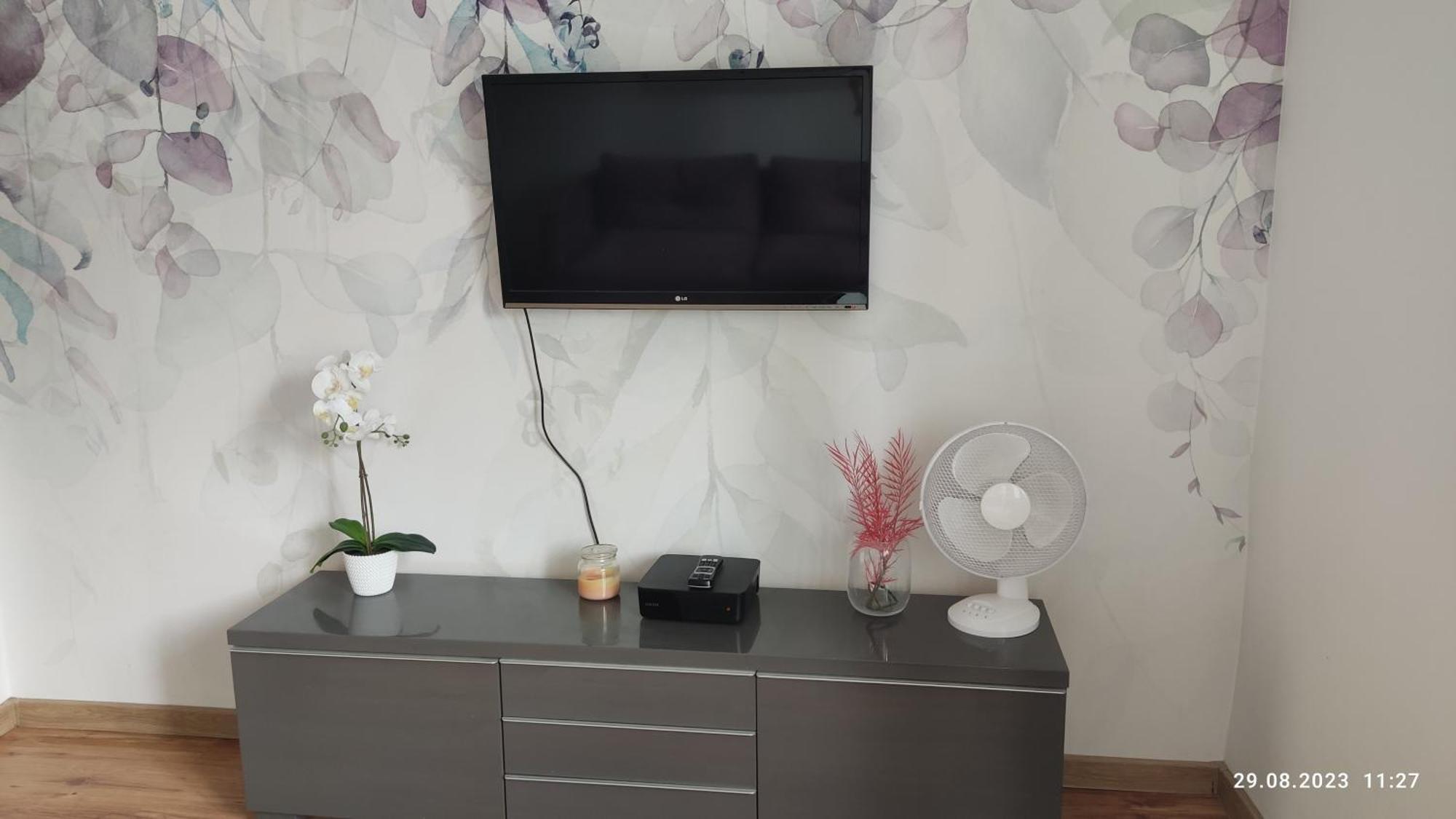 Be My Guest - Krucza Elegant Apartment - Rondo De Gaulle'A Center Of Warsaw Metro Wi-Fi Breakfast Exterior photo